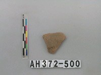 藏品(灰褐色細砂陶片)的圖片